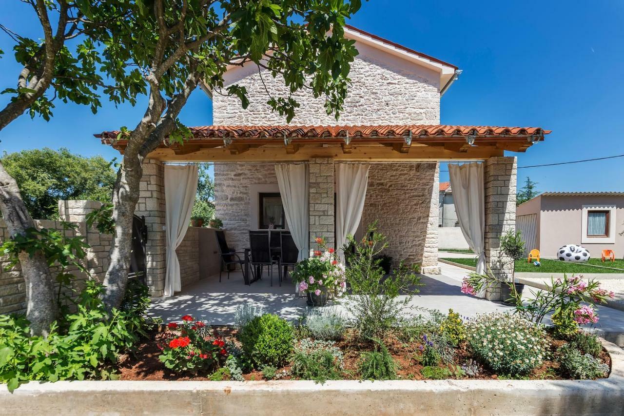 Villa Ena With Private Pool Pinezici  Luaran gambar